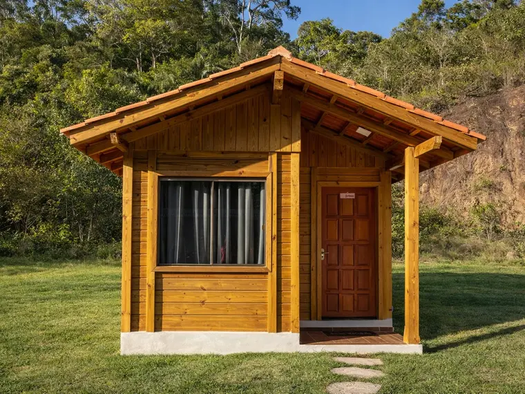 Fachada: Chalé Compacto 17,00m² com 1 Suíte e Varanda
