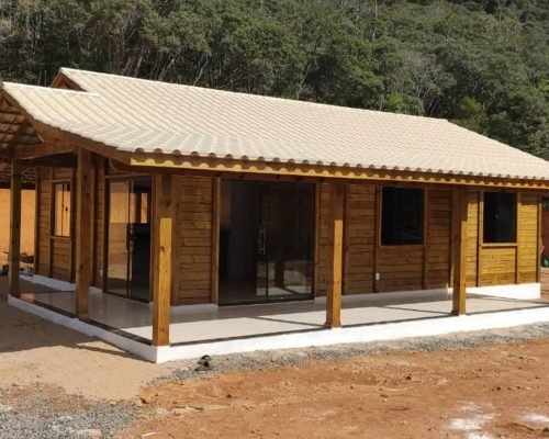 Casa Térrea de Madeira – Modelo Santa Teresa-ES – 100 m²