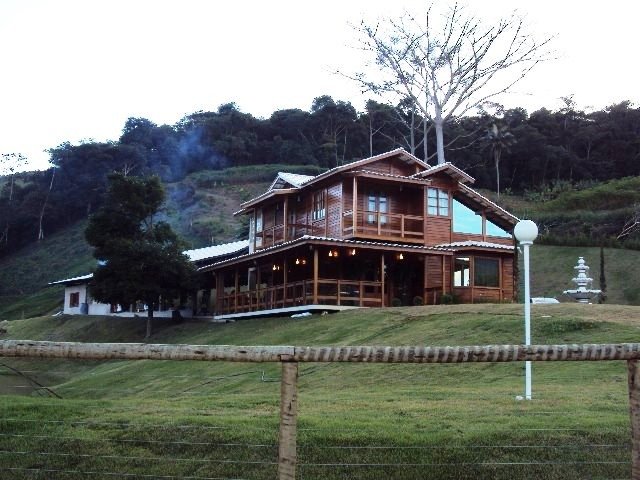 Casa de Madeira 164 m² Sobrado Duplex em Garapa